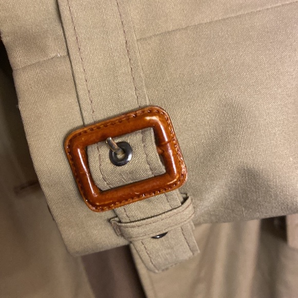 EUC Vintage Lined Trench coat, Made in Poland, sz 40R - Picture 9 of 9